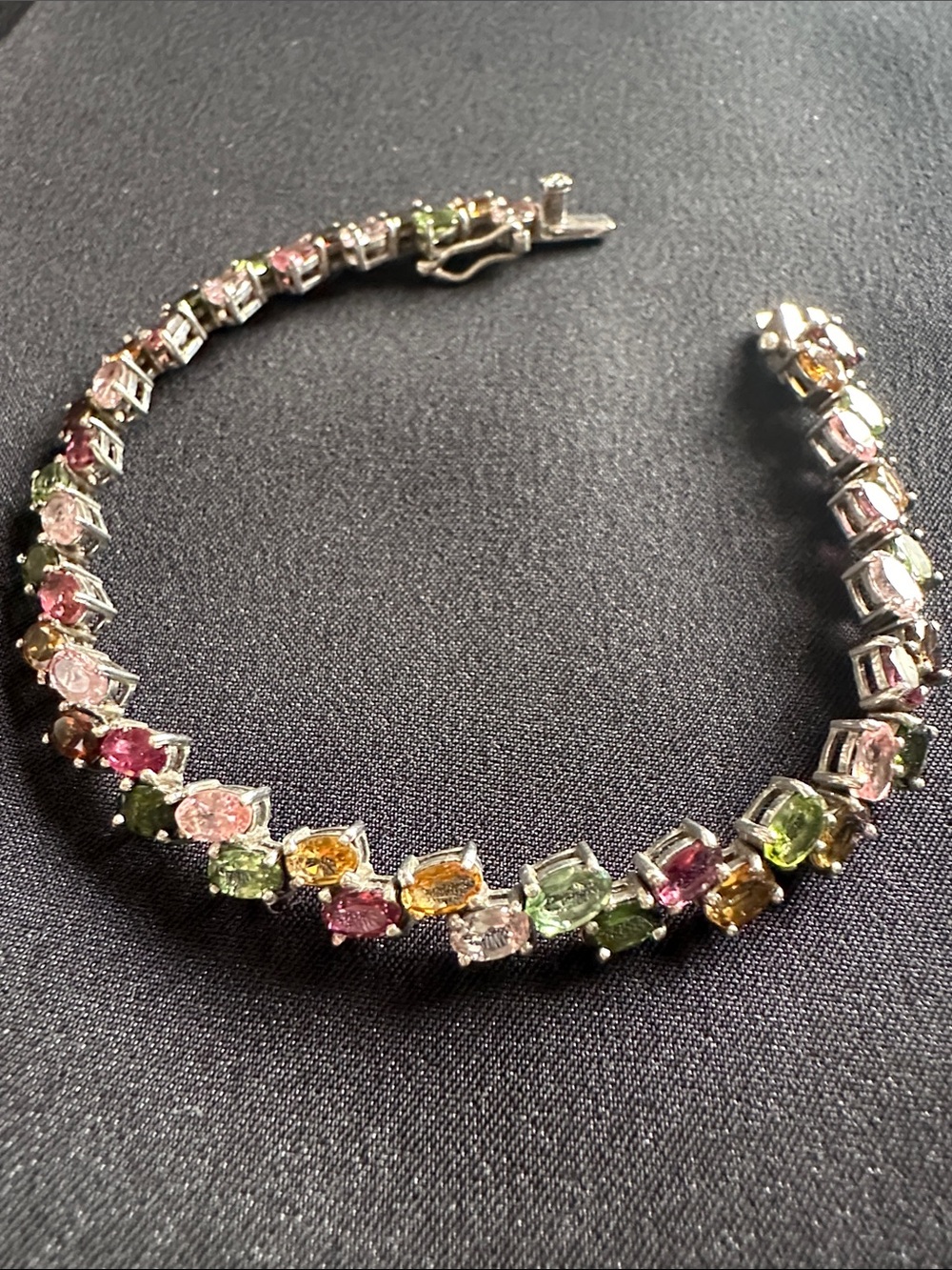 Tourmaline & 925 sterling silver EUC tennis bracelet. Genuine oval cut gemstone - Picture 2 of 6